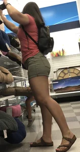Thicc art lover Milf in shorts