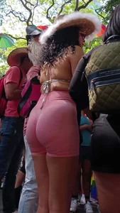Latina  con un culo demasiado hermoso