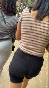 Sexy bubble butt in legging capri
