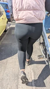 Juicy Thicc Ass in Tights