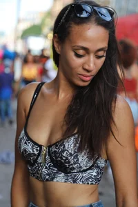 Candid boobs, nip slip and downblouse pics