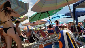 Brazillian beach creepshots, huge gallery of candid girls in swimsuits