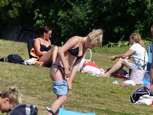 HOT! Teens in Bikinis (non-oc)