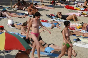 Verna topless beach girls out in the sun