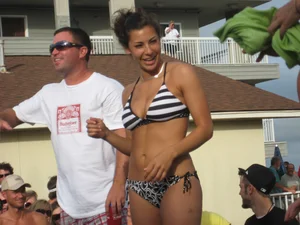 IOP Bikini Contest Drivin N' Cryin Show May 2009