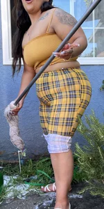 Fat ass in yellow