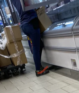 Stocky Candid Ass in Tight Blue Jeans at the Supermarket Creepshots