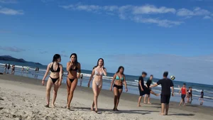 Brazillian beach creepshots, huge gallery of candid girls in swimsuits