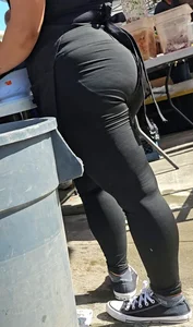 Shorty with bubble waitress in leggings outdoor. (Vpl)