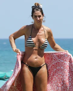 Candid Florida beach and bikini girls