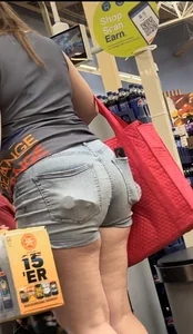 Mom is a pawg