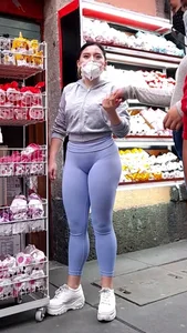 Short, beautiful and with a majestic ass in leggings… one of the best VPL