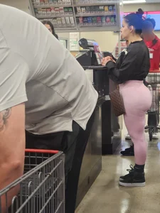Dumpy 1 ( Pink leggings pretty face phat ass BBL)