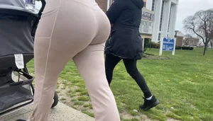 Thick Latina Milf in flare leggings (OC) (GIFs)