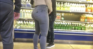 (First Post) Bubble butt Latina in tight jeans plus face shots