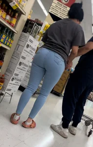 Juicy🍑 latina in tight jeans
