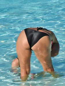Bikini milf with wide hips and great ass in the pool [077]