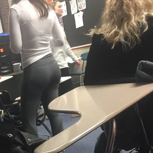 Nice Candid Ass and Legs in Grey Yoga Pants in College Classroom