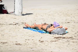 Redhead with nice tits in a bikini on the beach