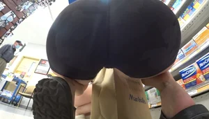 Pawg Squatting in bikers / NOT OC