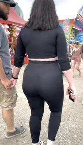 Black leggings VTL white chick