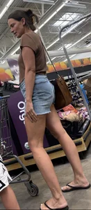 Milf in shorts catches on to me