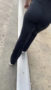 Blonde with tight ass in leggings