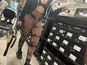 Fit Latina shopping (oc)