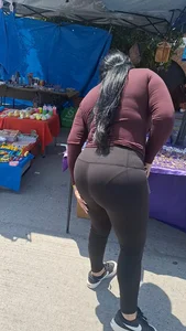 (OC) big butt thick short girl in black leggings VPL