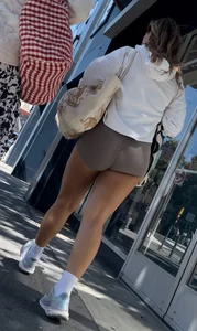 Jiggly college Pawg in tight booty shorts