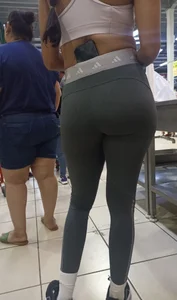 Amazing ebony in gray leggins