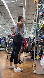 Tall Thick Latina Milf In Tight Black Jeans😋