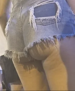 Nashville Ass 1: amazing blonde in short cut off jean shorts