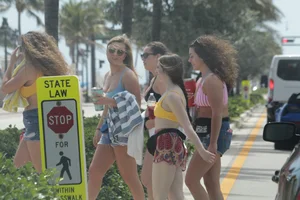 Deerfield Beach girls in bikinis