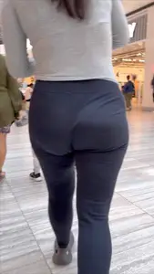 Now that’s an ass! Pawg with a jiggly booty in leggings