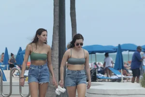 Deerfield Beach girls in bikinis
