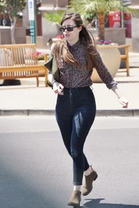 Thick booty brunette with nice ass in tight black jeans