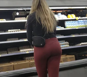 Nice blonde ass in bright red leggings