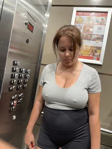 PREGNANT MILF WITH HUGE POKIES