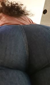 Super hot latina in jeans