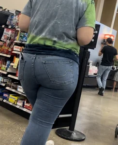 Thick PAWG had Some Booty Meat