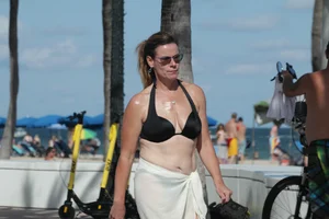Florida beach and bikini girls