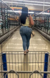 Thick booty slim waist Latina! So sexy