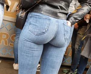 Girl I know (!) with her insanely packed ass in jeans