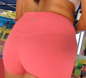 One of the best booty i’ve ever capped pink legging shorts (OC)