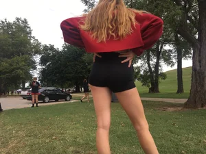Track blonde teen in shorts