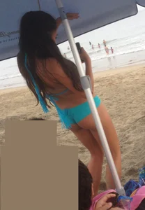 Hot Candid Booty and Legs in Swimsuit at the Beach Creepshots
