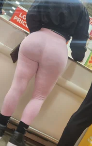 Dumpy 1 ( Pink leggings pretty face phat ass BBL)