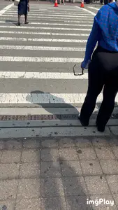 Black Queen with the YAMS in leggings at the airport ( OC , GIFs)