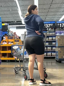 Latina Milf Booty Pokin Out